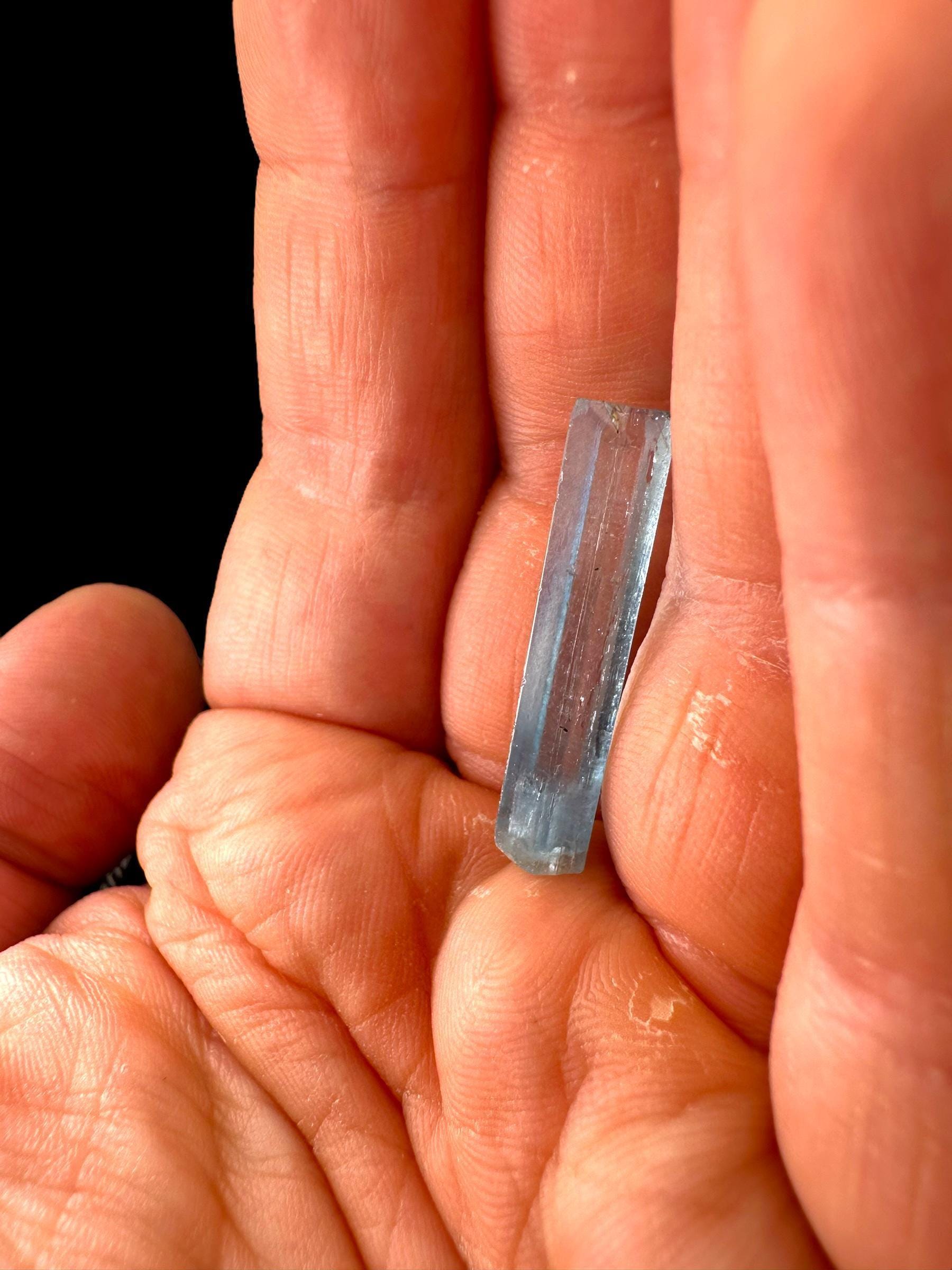 Aquamarine crystal specimen, natural blue beryl from vietnam, high clarity aquamarine for collectors or jewellery use - Image 4