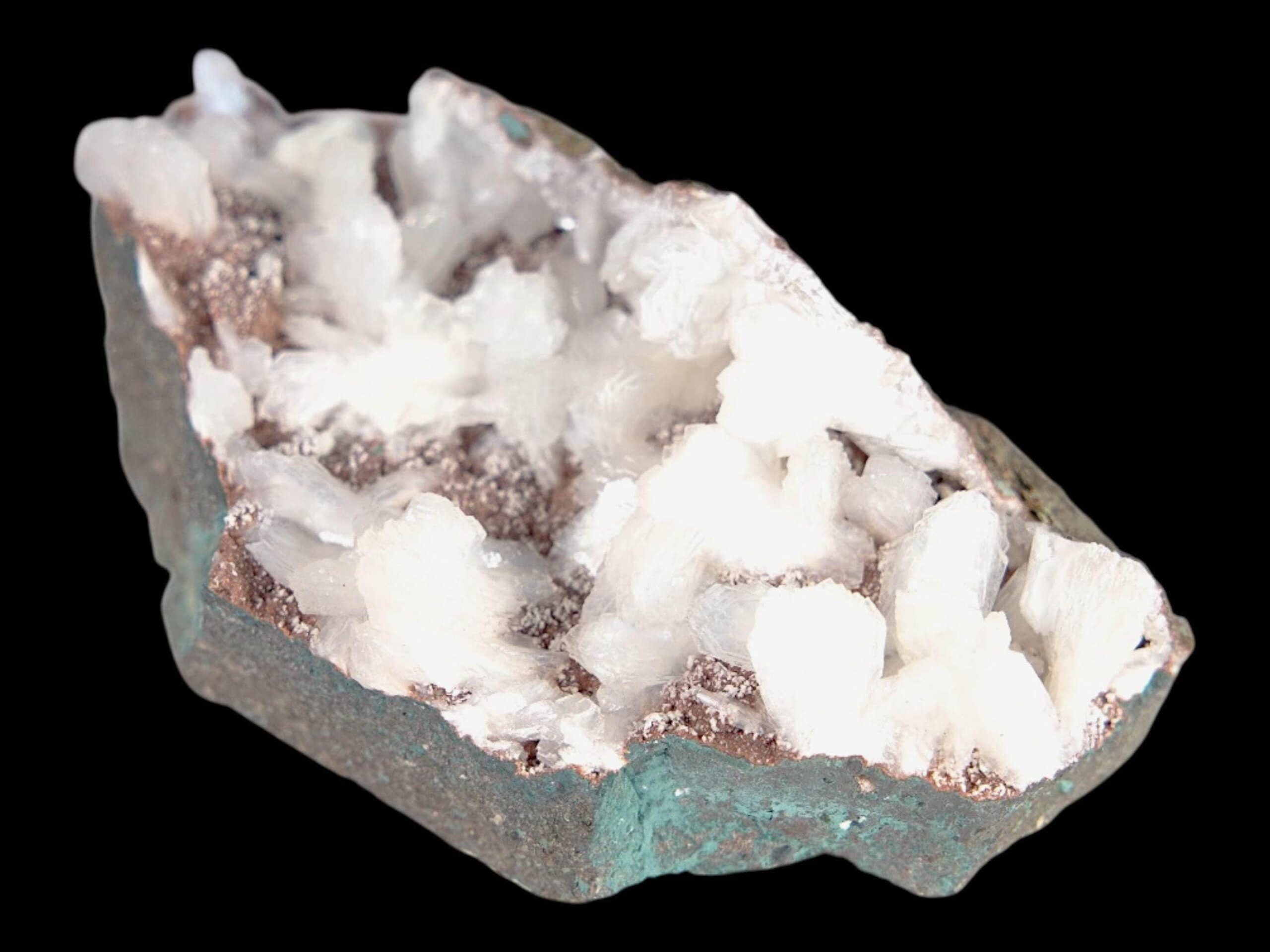 Stilbite crystal cluster, white crystal on green matrix, zeolite mineral specimen, natural display crystal, collector mineral