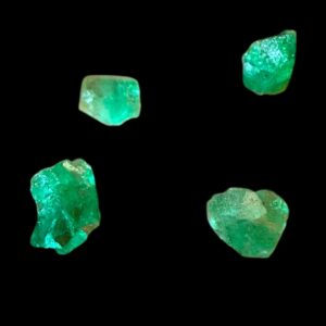 Rough emerald crystal for jewellery making, natural colombian emerald specimen, raw uncut green emerald