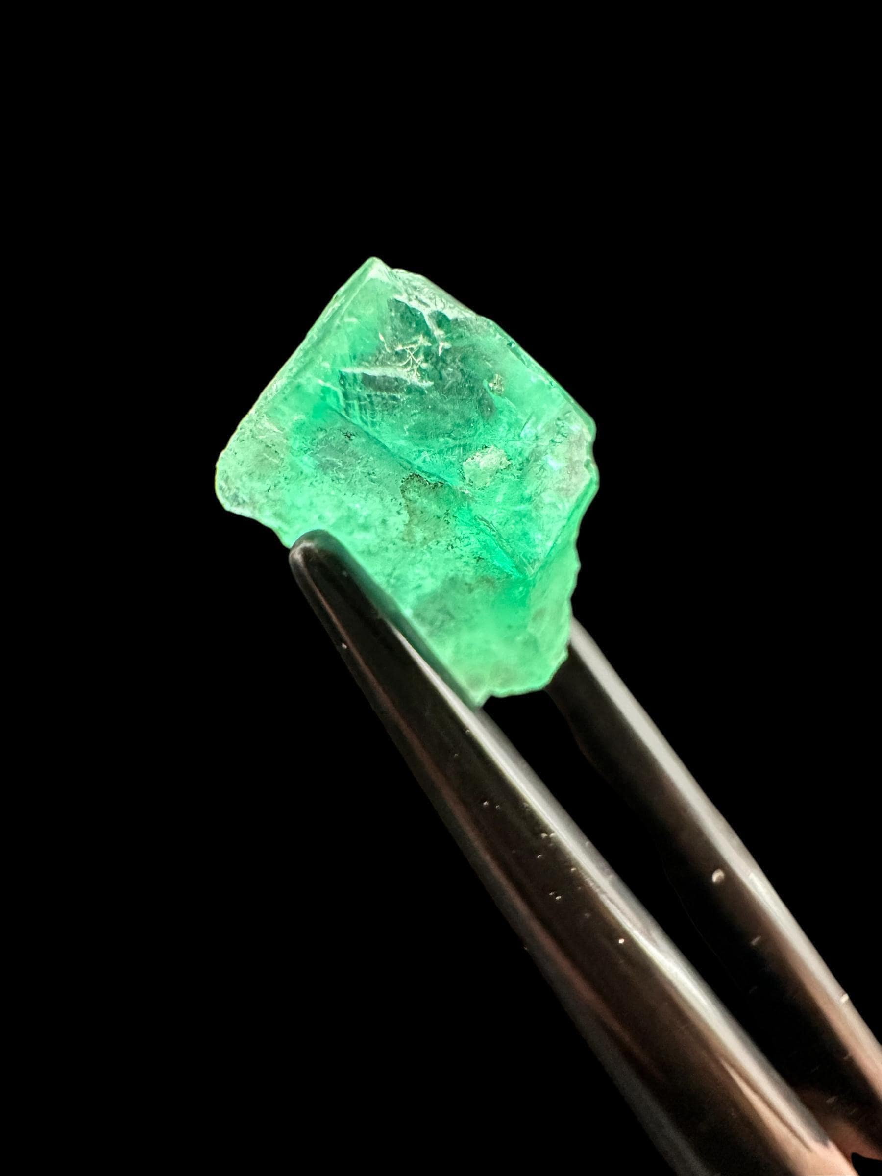 Natural emerald crystal from colombia, raw green emerald specimen, uncut emerald mineral for collectors or crystal display