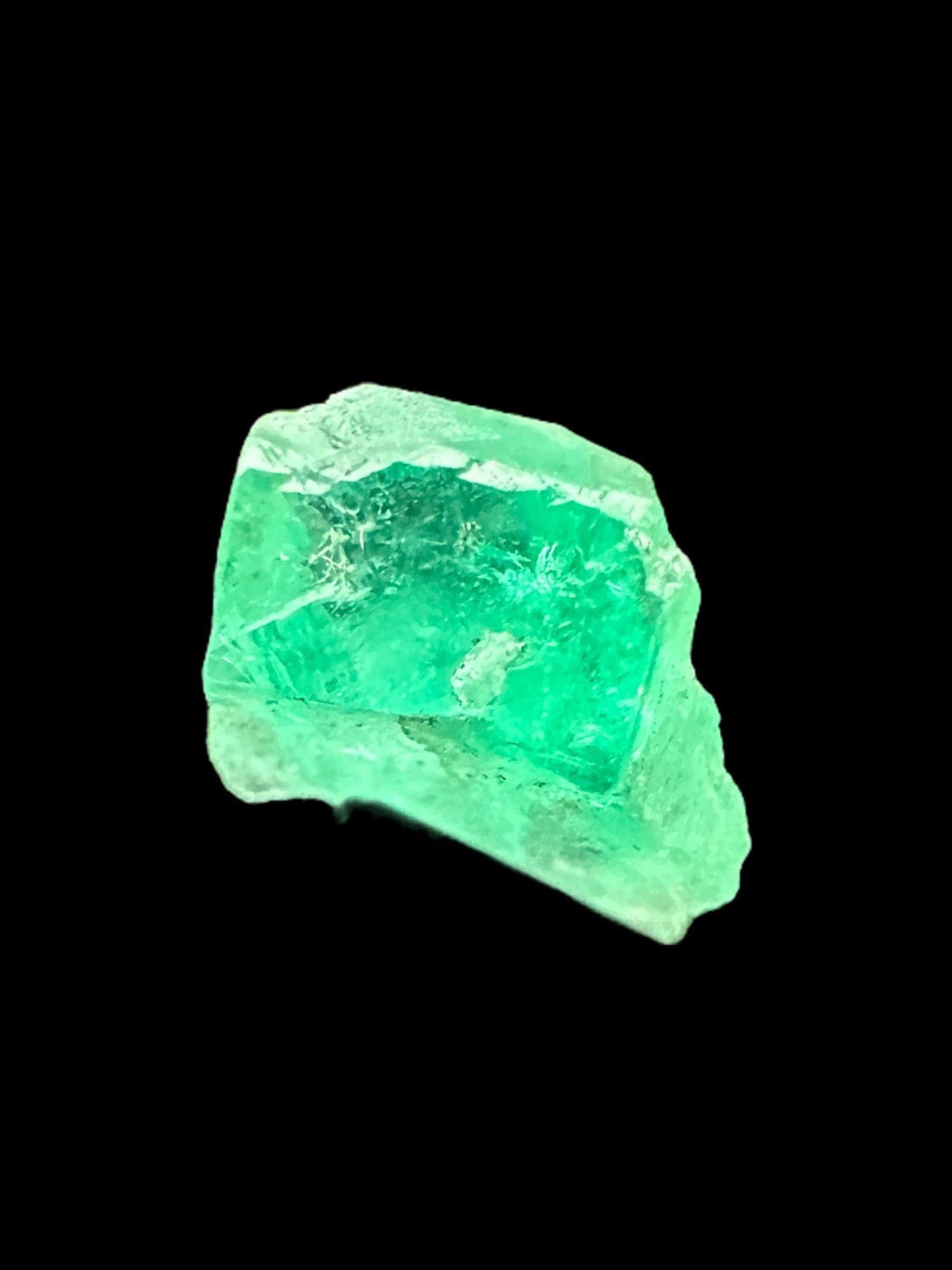 Natural emerald crystal from colombia, raw green emerald specimen, uncut emerald mineral for collectors or crystal display - Image 3