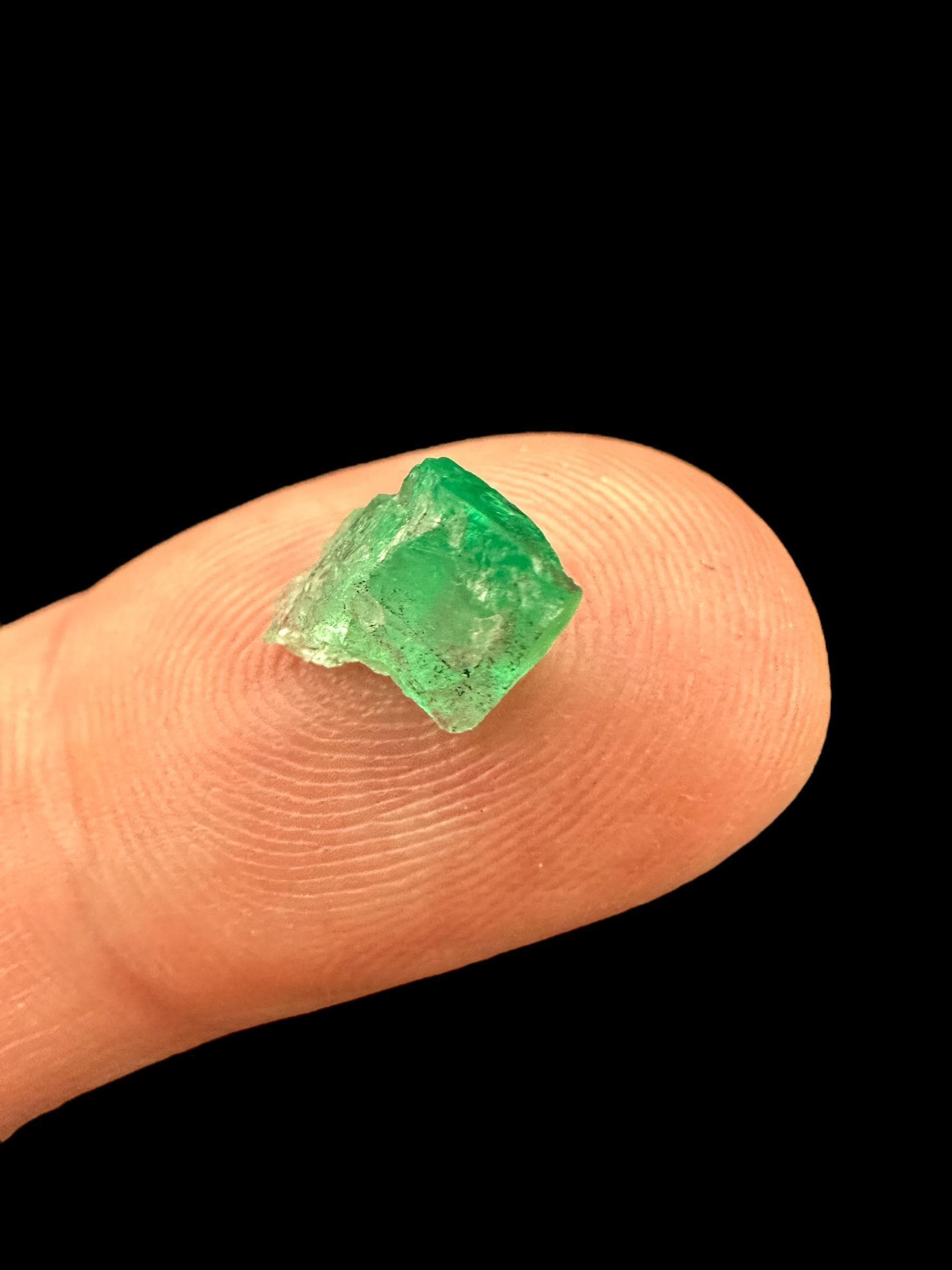 Natural emerald crystal from colombia, raw green emerald specimen, uncut emerald mineral for collectors or crystal display - Image 7