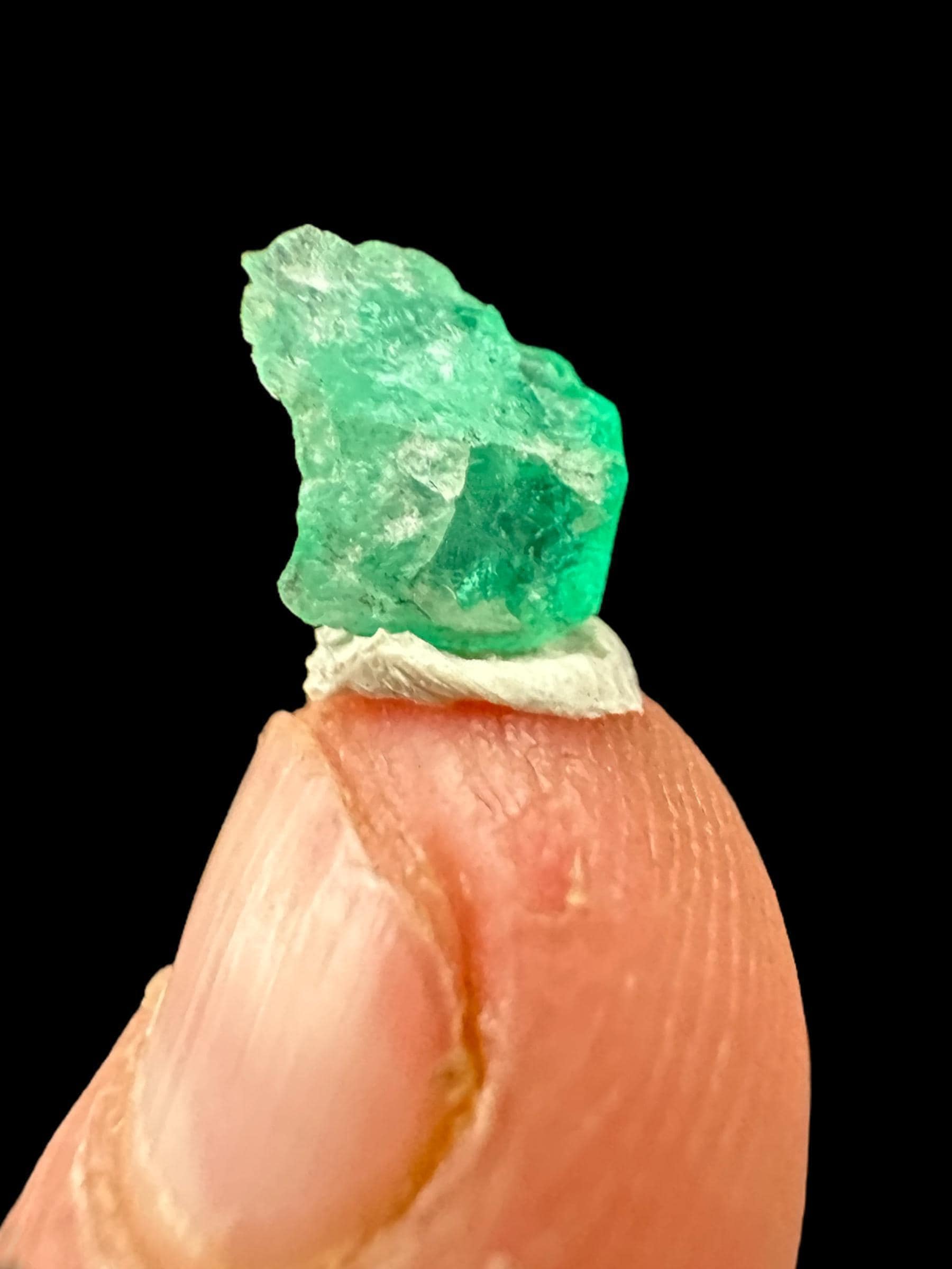 Natural emerald crystal from colombia, raw green emerald specimen, uncut emerald mineral for collectors or crystal display - Image 8