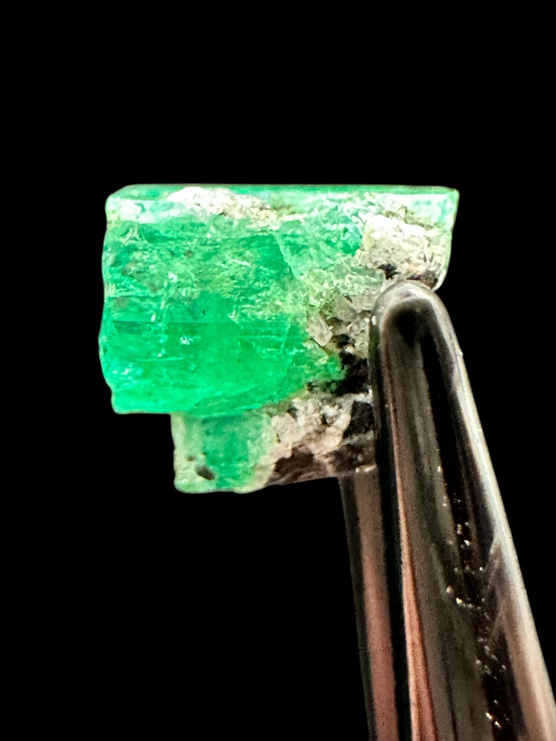 Natural emerald crystal from colombia, raw emerald specimen, bright green emerald mineral, uncut emerald crystal for collectors