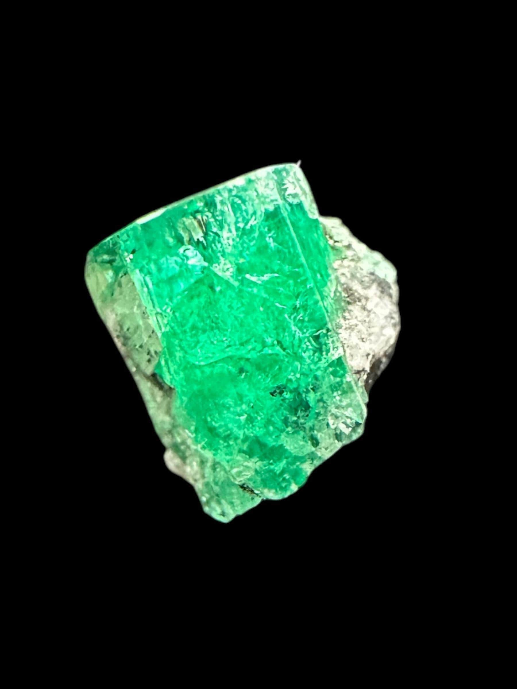 Natural emerald crystal from colombia, raw emerald specimen, bright green emerald mineral, uncut emerald crystal for collectors - Image 2