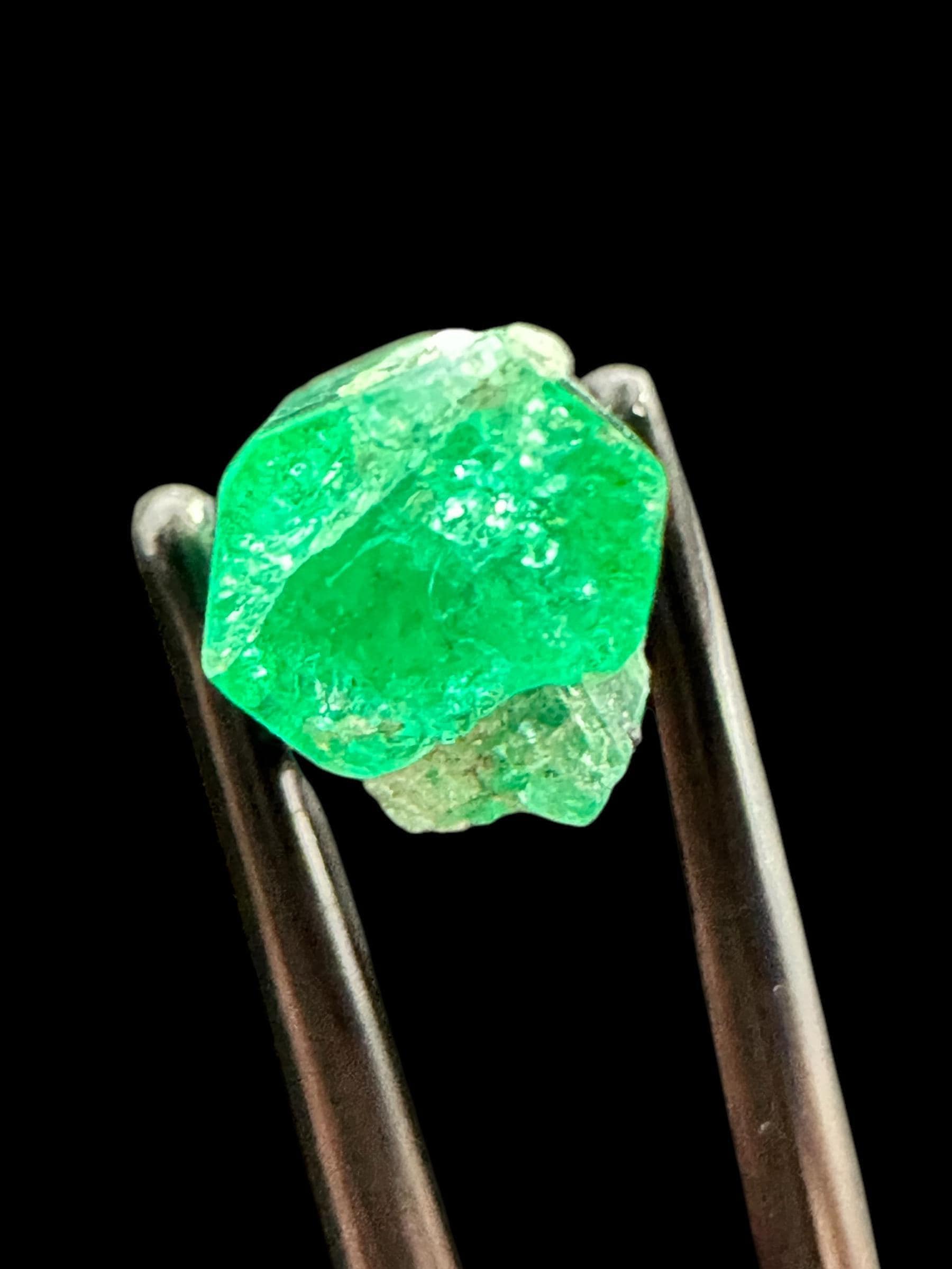 Natural emerald crystal from colombia, raw emerald specimen, bright green emerald mineral, uncut emerald crystal for collectors - Image 3