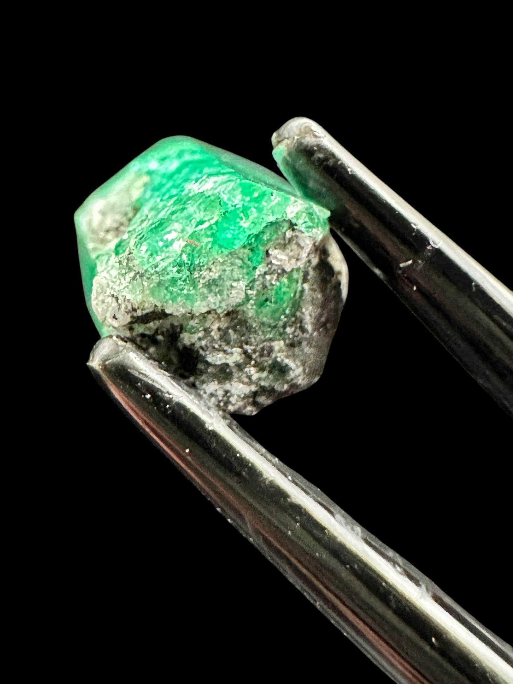 Natural emerald crystal from colombia, raw emerald specimen, bright green emerald mineral, uncut emerald crystal for collectors - Image 4