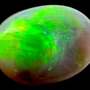 Lightning ridge black opal cabochon: green fire gemstone (8x5 mm)
