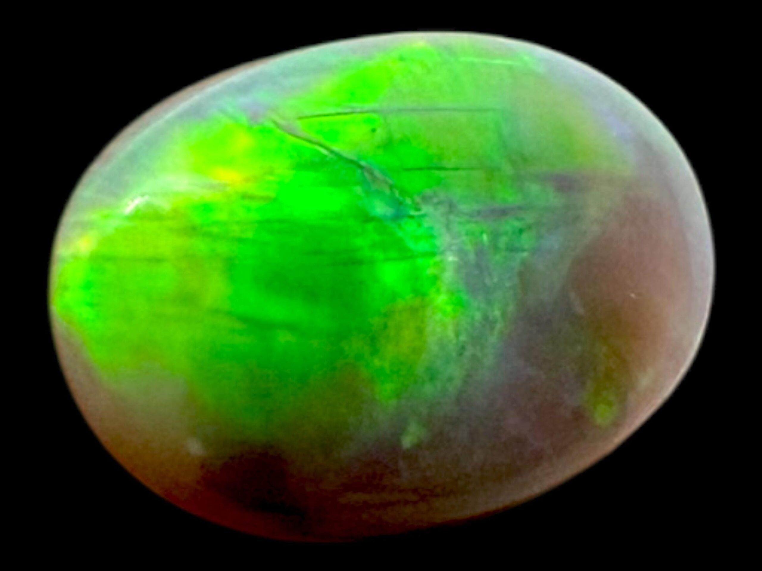 Lightning ridge black opal cabochon: green fire gemstone (8x5 mm)