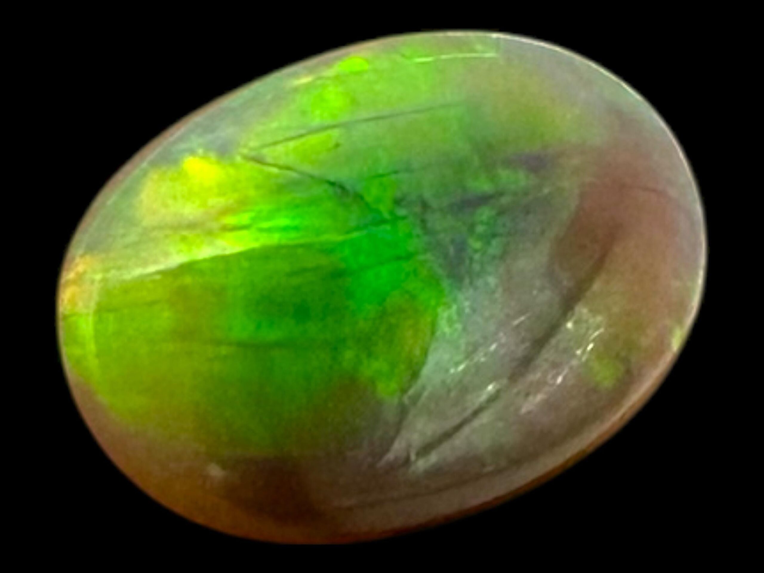 Lightning ridge black opal cabochon: green fire gemstone (8x5 mm) - Image 4