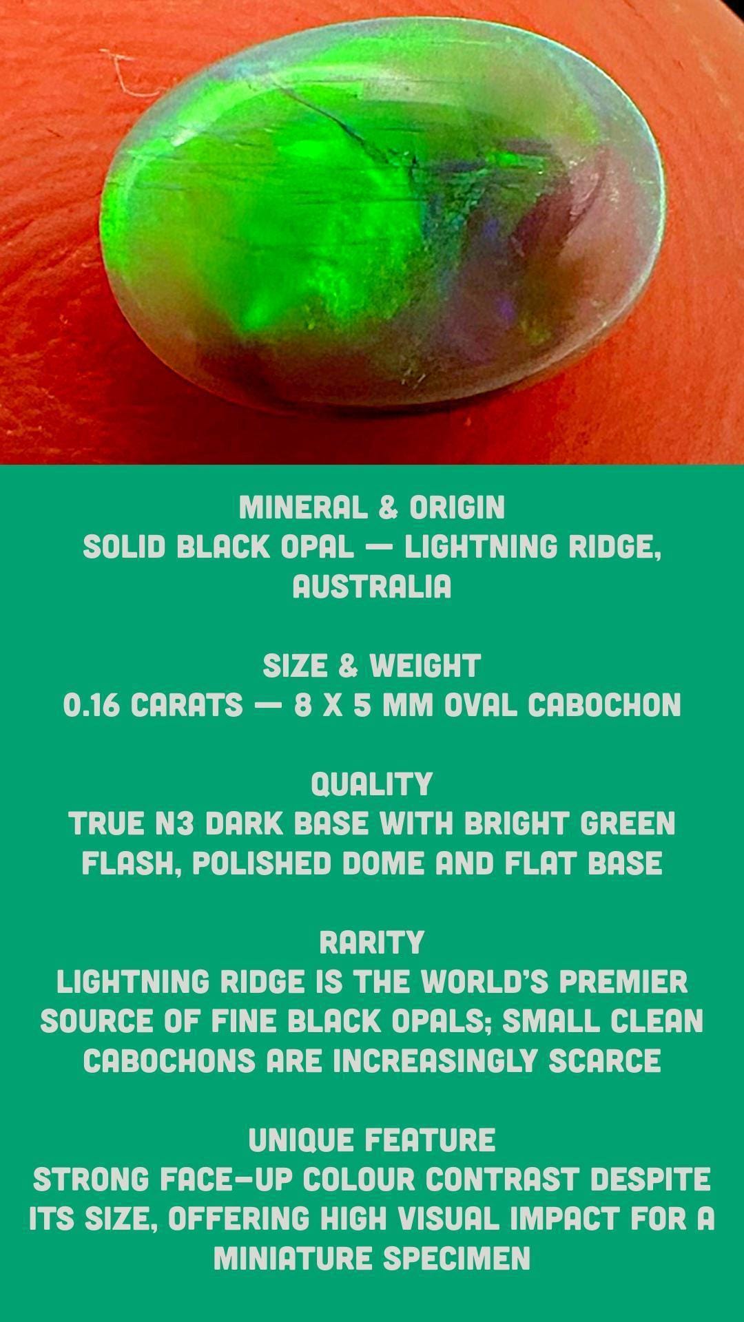 Lightning ridge black opal cabochon: green fire gemstone (8x5 mm) - Image 8