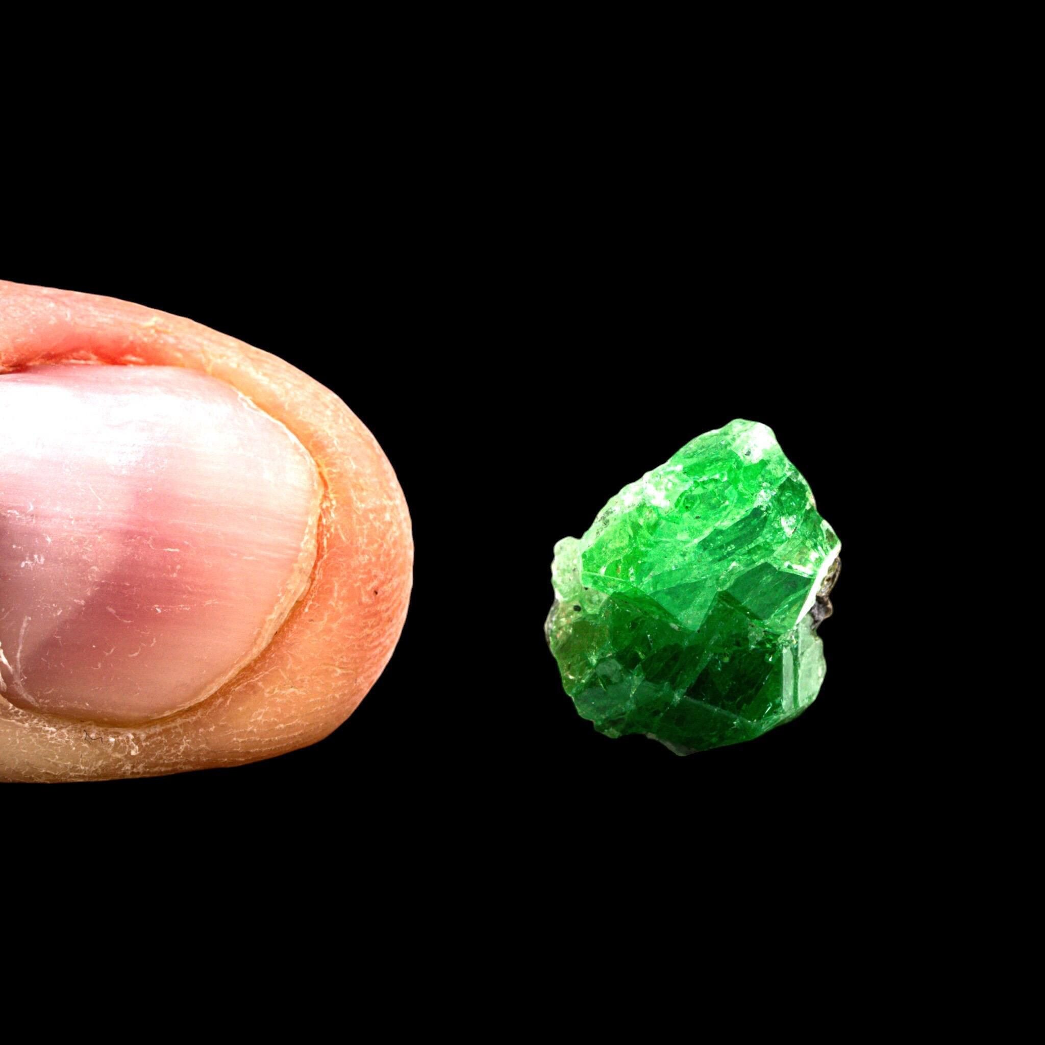 Tsavorite garnet crystal on matrix, natural green garnet mineral specimen for collectors, untreated tanzanian crystal - Image 4