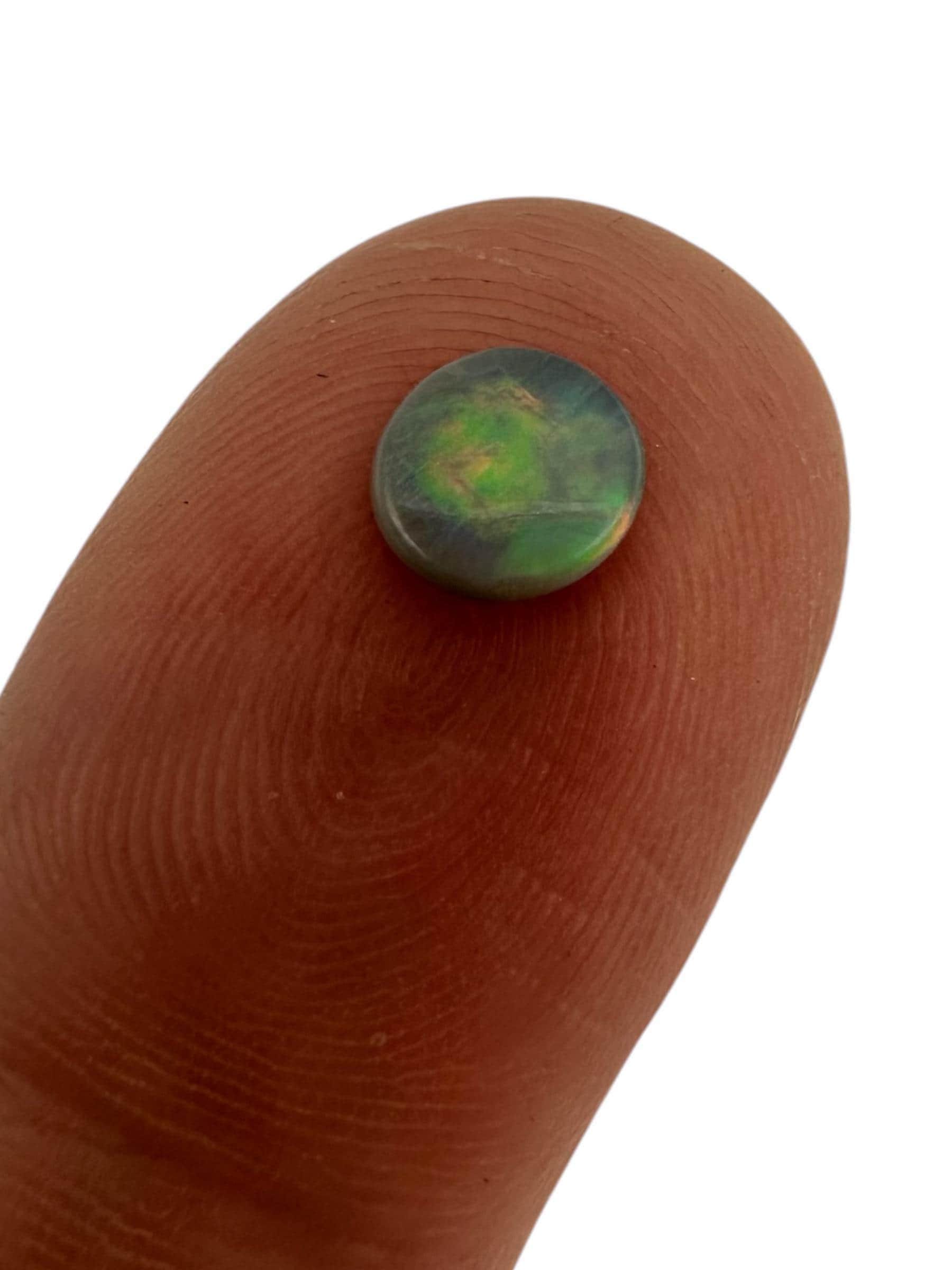 Small lightning ridge black opal cabochon, natural black opal, loose australian opal for collectors, green play of colour, 6mm round opal - Image 5
